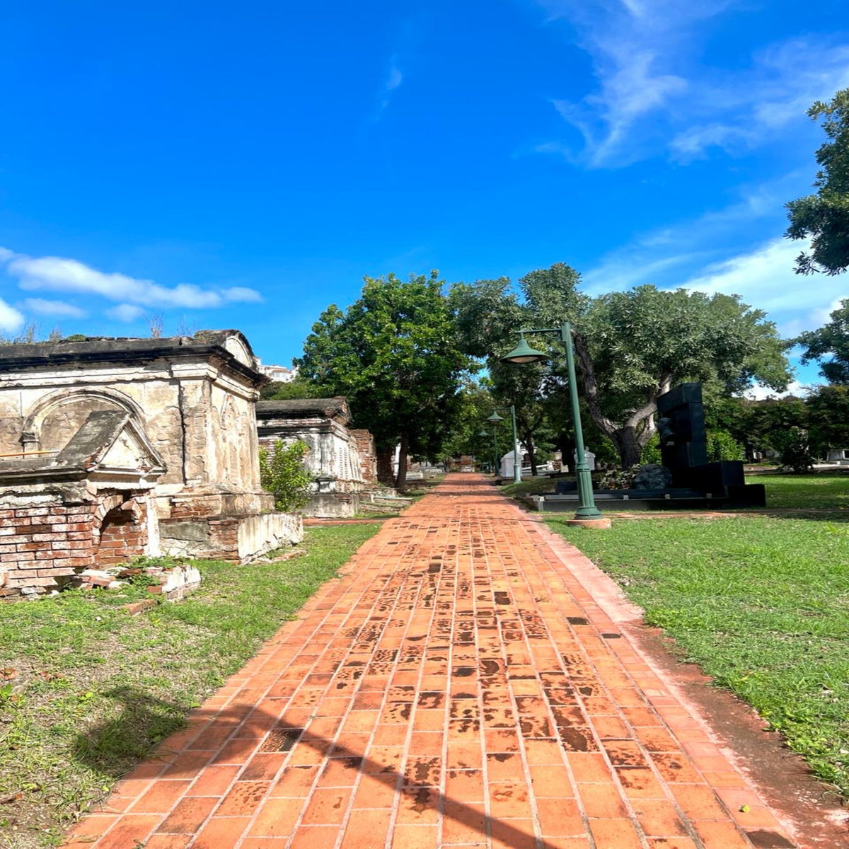 Ruta de los Cementerios