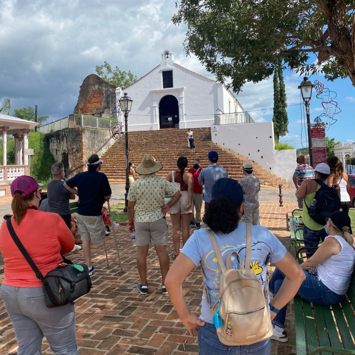 Grupo visitando San Germán