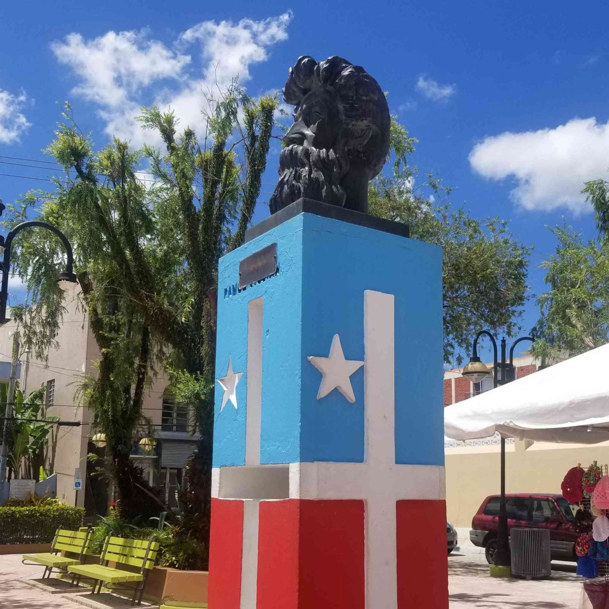 Busto de Ramon Emeterio Betances en Lares.