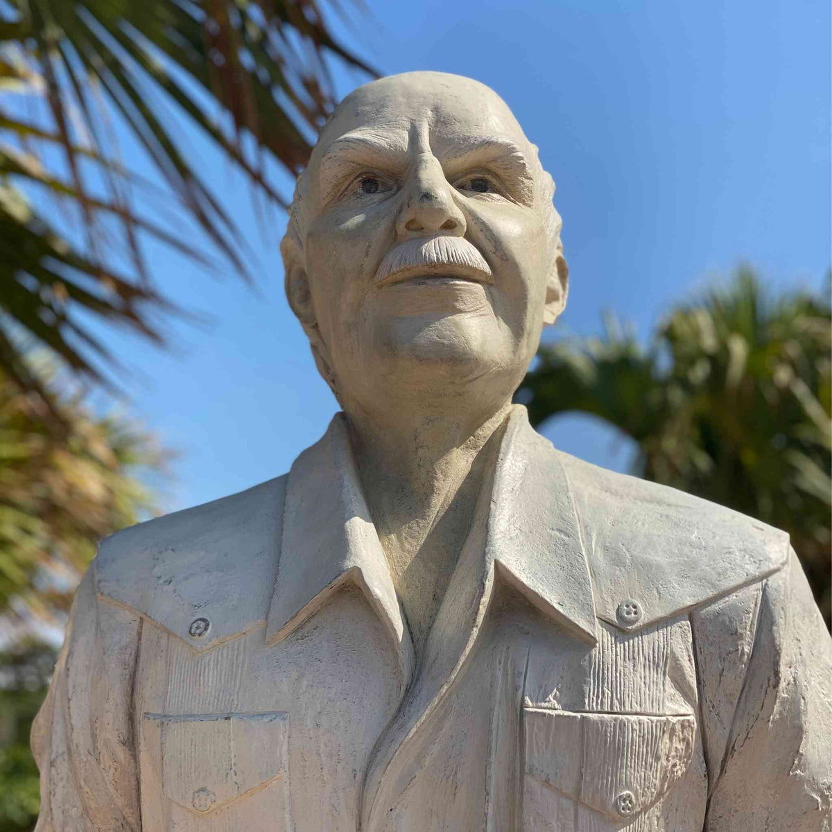 Estatua de Don Ricardo Alegría.