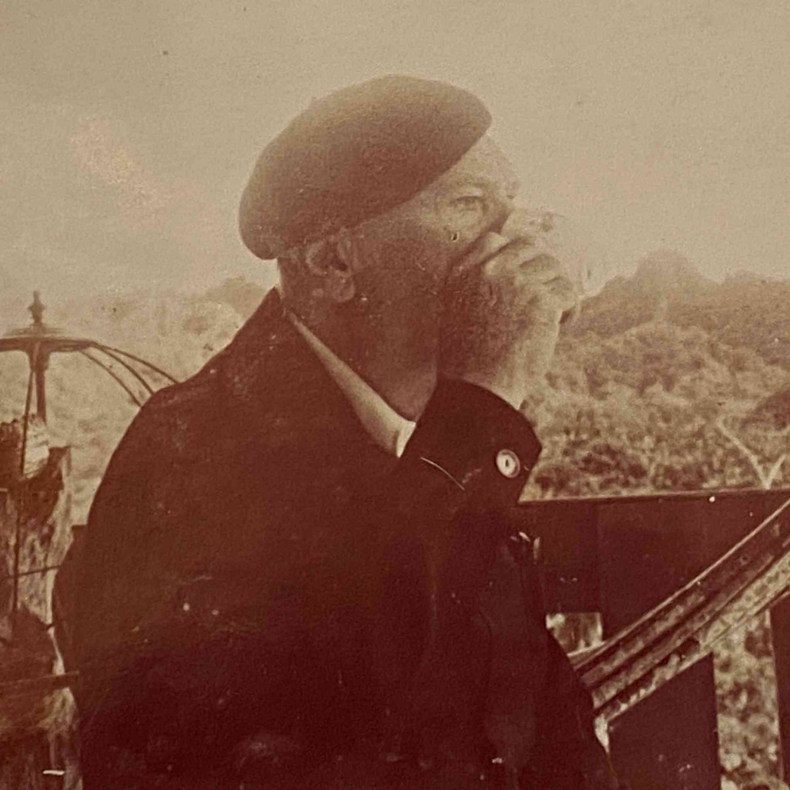 Busto del poeta Juan Antonio Corretjer.