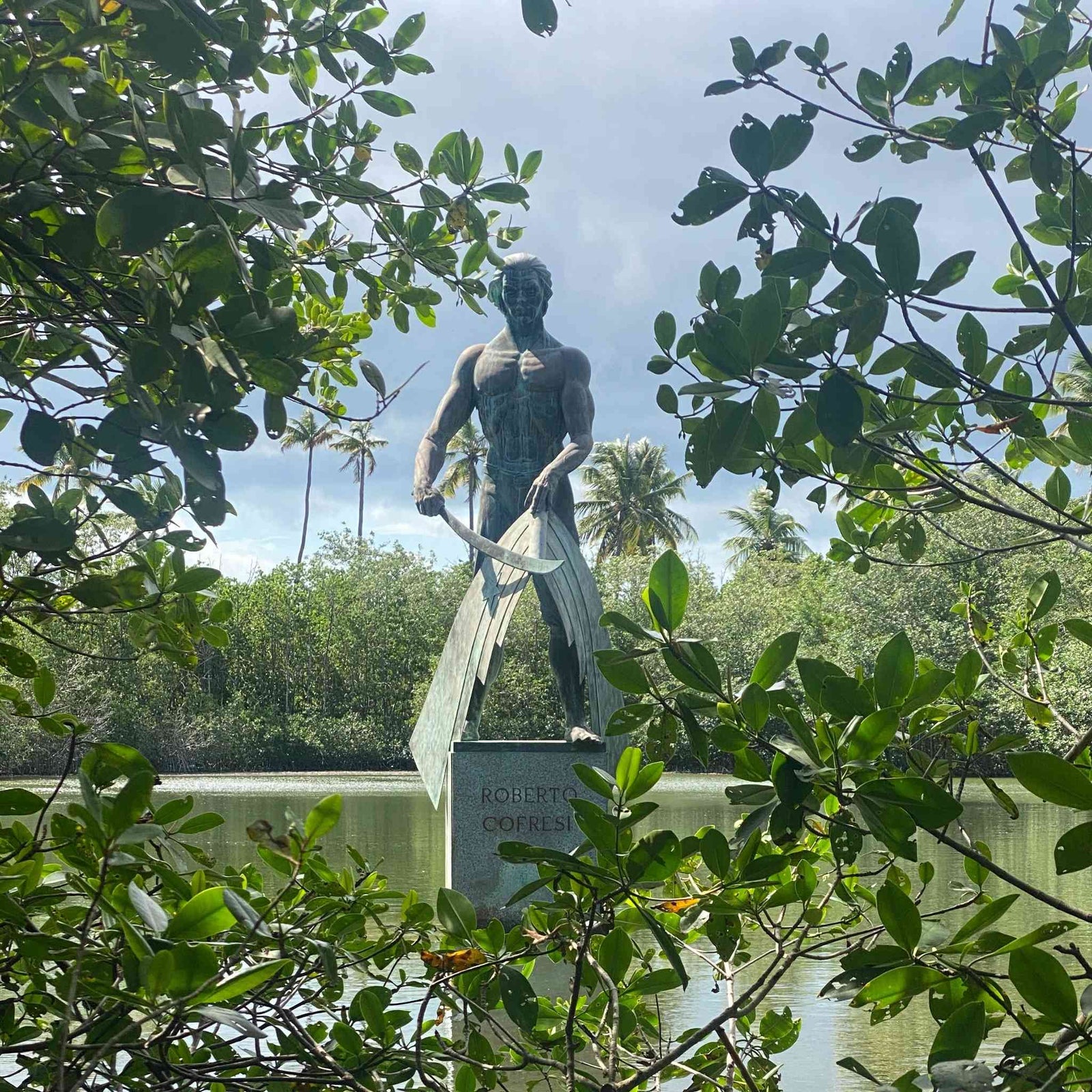 Busto de Ramon Emeterio Betances en la plaza de Cabo Rojo.